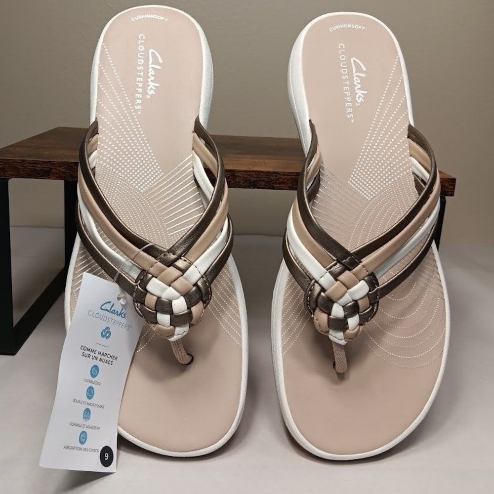 Clarks Breeze Coral Sandals Womens 9 Metallic Combi New Cloudsteppers Flip Flops